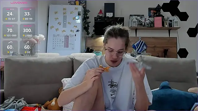 Girl alone home online show from 12.01.25