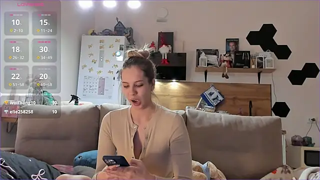 Snapshot of Girl_alone_home chatting on 01.15.26 Girl alone home online show from 01.15.26