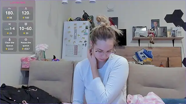 Snapshot of Girl_alone_home chatting on 02.05.26 Girl alone home online show from 02.05.26