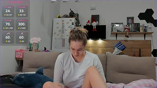 Snapshot of Girl_alone_home chatting on 02.06.26 Girl alone home online show from 02.06.26