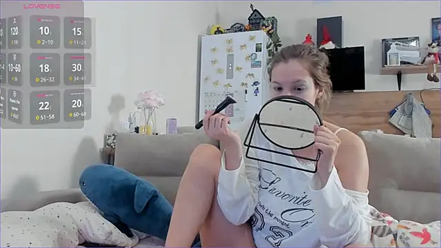 Snapshot of Girl_alone_home chatting on 02.26.26 Girl alone home online show from 02.26.26