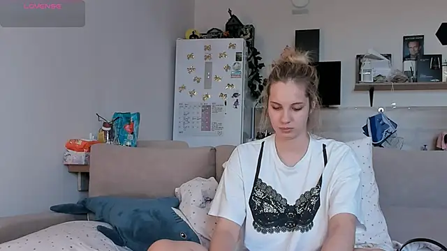 Girl alone home online show from 05.25.26