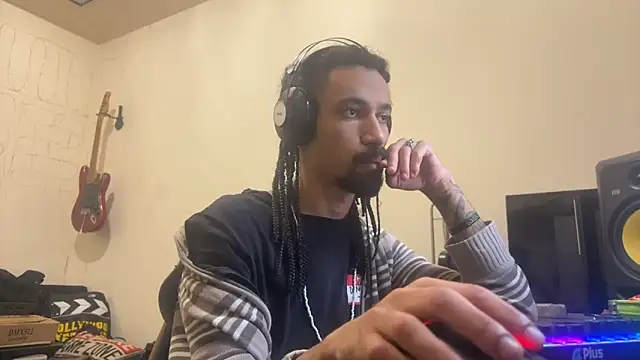 hotcamboy420 online show from 11.04.25