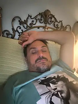 Snapshot of italovene chatting on 09.24.25 italovene online show from 09.24.25