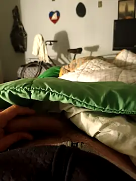 Snapshot of italovene chatting on 10.21.25 italovene online show from 10.21.25