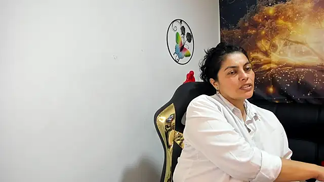 Snapshot of Lust_Mom41 chatting on 12.10.24 Lust Mom41 online show from 12.10.24