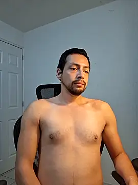 Snapshot of Andresarr93 chatting on 09.17.25 Andresarr93 online show from 09.17.25