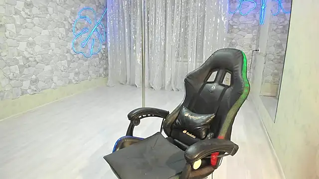 Snapshot of JessicaFamee chatting on 09.20.25 JessicaFamee online show from 09.20.25