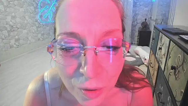 Snapshot of JessicaFamee chatting on 12.18.25 JessicaFamee online show from 12.18.25