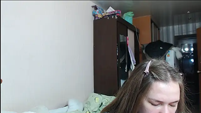 leila bambi  online show from 12.31.24