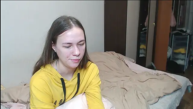 leila bambi  online show from 03.20.25