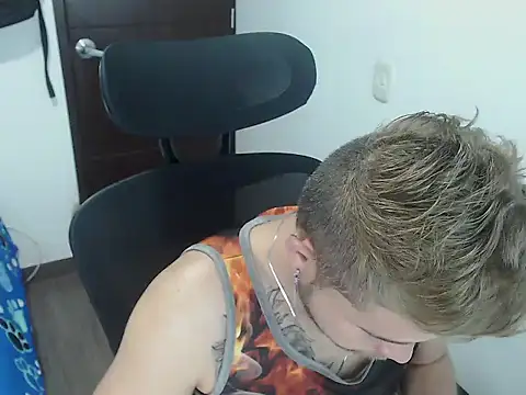 JOHANLEON1 online show from 10.22.25