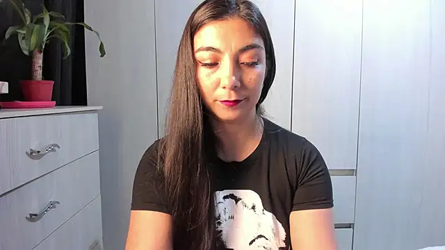Snapshot of Karla_hernandez_ chatting on 05.21.26 Karla hernandez online show from 05.21.26