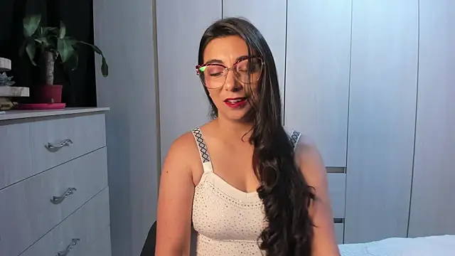 Snapshot of Karla_hernandez_ chatting on 05.27.26 Karla hernandez online show from 05.27.26