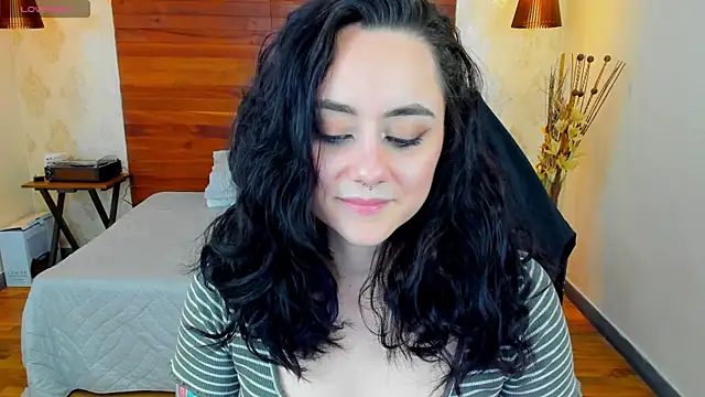 Snapshot of KatherineBond chatting on 01.12.25 KatherineBond online show from 01.12.25