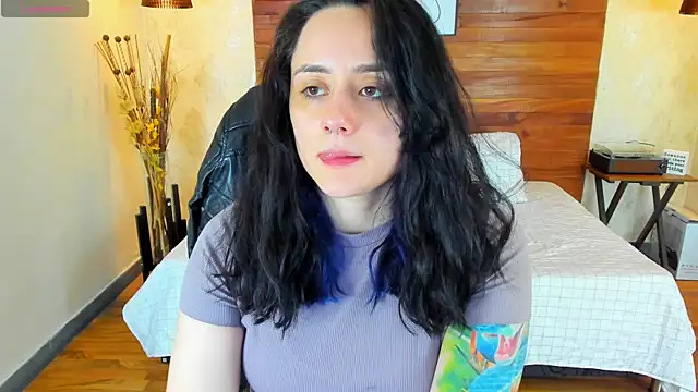Snapshot of KatherineBond chatting on 02.14.25 KatherineBond online show from 02.14.25