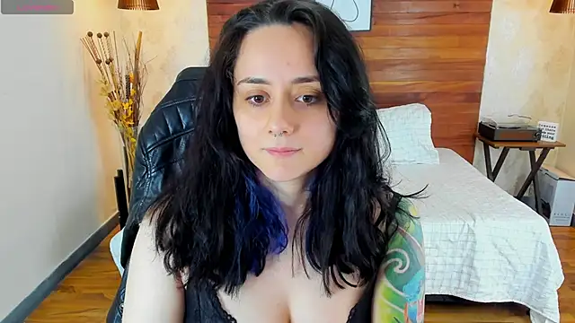 Snapshot of KatherineBond chatting on 02.16.25 KatherineBond online show from 02.16.25