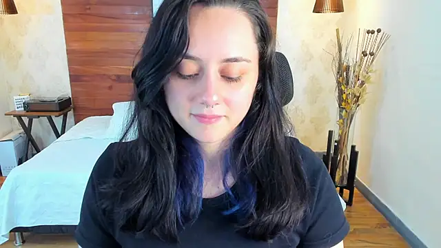 Snapshot of KatherineBond chatting on 03.20.25 KatherineBond online show from 03.20.25