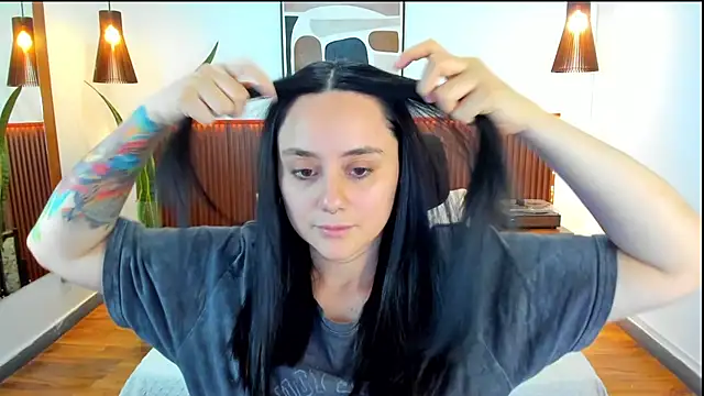 Snapshot of KatherineBond chatting on 09.18.25 KatherineBond online show from 09.18.25