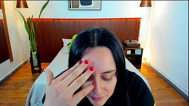 Snapshot of KatherineBond chatting on 09.19.25 KatherineBond online show from 09.19.25