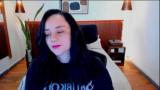 Snapshot of KatherineBond chatting on 09.25.25 KatherineBond online show from 09.25.25