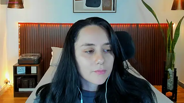 Snapshot of KatherineBond chatting on 10.07.25 KatherineBond online show from 10.07.25