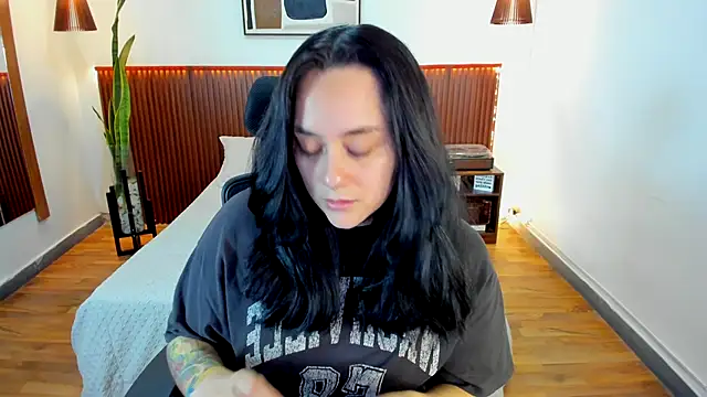 Snapshot of KatherineBond chatting on 10.15.25 KatherineBond online show from 10.15.25