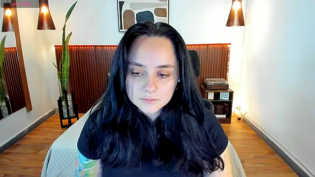 Snapshot of KatherineBond chatting on 10.18.25 KatherineBond online show from 10.18.25