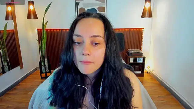 Snapshot of KatherineBond chatting on 10.20.25 KatherineBond online show from 10.20.25