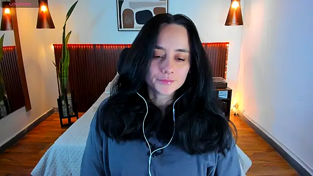 Snapshot of KatherineBond chatting on 10.21.25 KatherineBond online show from 10.21.25