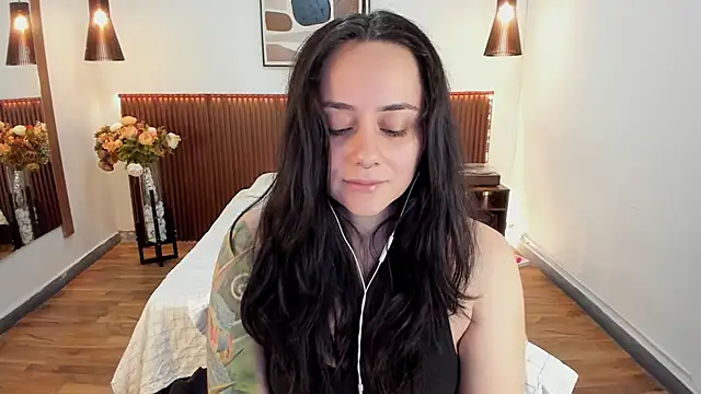 Snapshot of KatherineBond chatting on 06.08.26 KatherineBond online show from 06.08.26