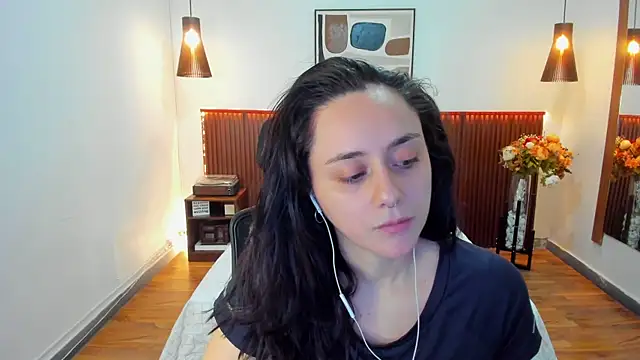 Snapshot of KatherineBond chatting on 07.08.26 KatherineBond online show from 07.08.26