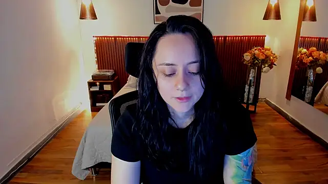 Snapshot of KatherineBond chatting on 07.31.26 KatherineBond online show from 07.31.26