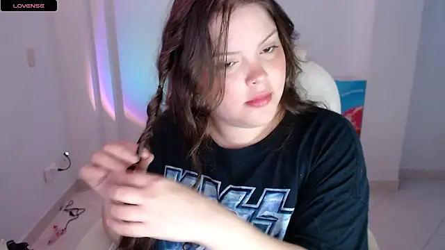 Snapshot of Gabiwaifu chatting on 12.15.24 Gabiwaifu online show from 12.15.24