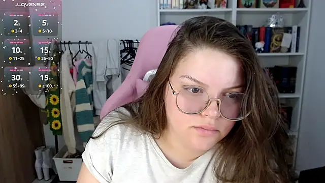 Snapshot of Gabiwaifu chatting on 09.08.25 Gabiwaifu online show from 09.08.25