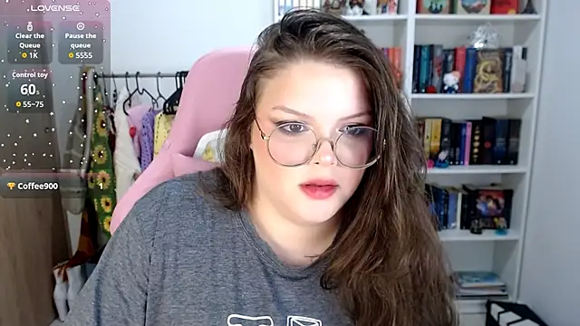 Snapshot of Gabiwaifu chatting on 09.21.25 Gabiwaifu online show from 09.21.25