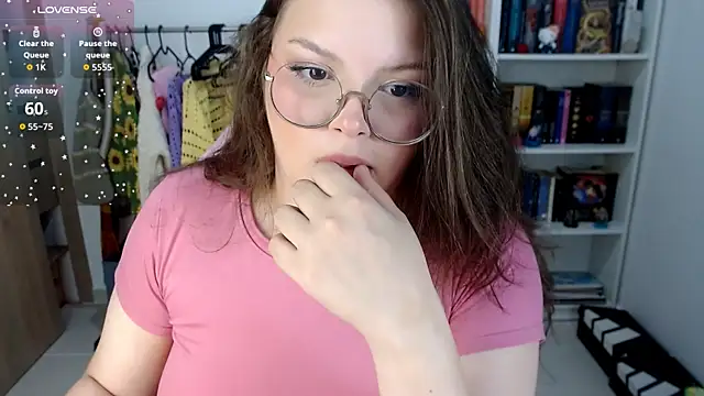 Snapshot of Gabiwaifu chatting on 09.24.25 Gabiwaifu online show from 09.24.25