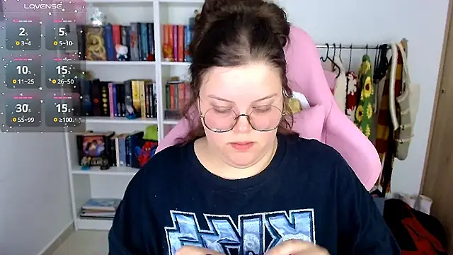 Snapshot of Gabiwaifu chatting on 09.30.25 Gabiwaifu online show from 09.30.25