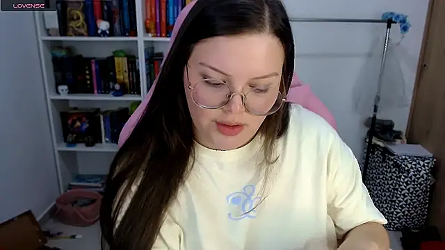 Snapshot of Gabiwaifu chatting on 10.23.25 Gabiwaifu online show from 10.23.25