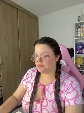 Snapshot of Gabiwaifu chatting on 10.25.25 Gabiwaifu online show from 10.25.25