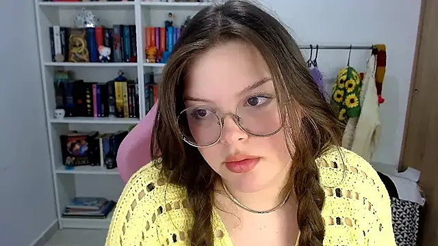 Snapshot of Gabiwaifu chatting on 11.22.25 Gabiwaifu online show from 11.22.25