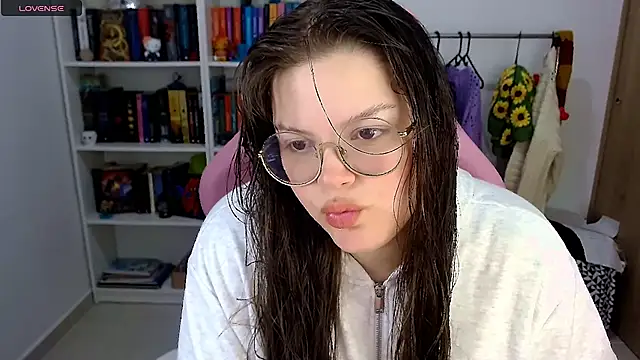 Snapshot of Gabiwaifu chatting on 11.23.25 Gabiwaifu online show from 11.23.25