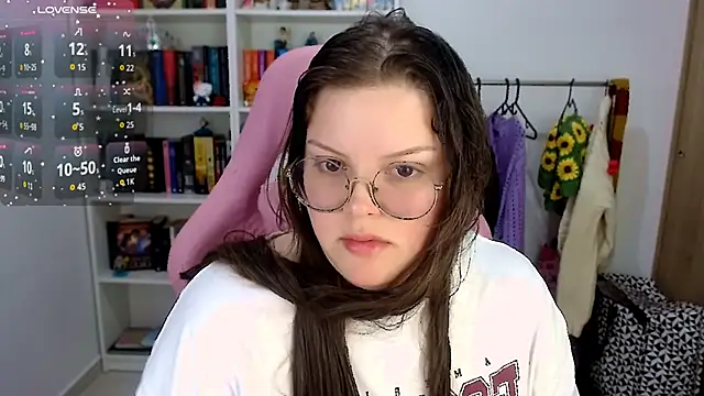 Snapshot of Gabiwaifu chatting on 11.29.25 Gabiwaifu online show from 11.29.25