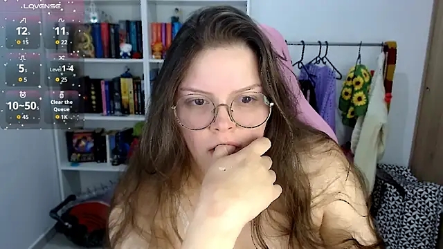 Snapshot of Gabiwaifu chatting on 11.30.25 Gabiwaifu online show from 11.30.25