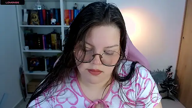 Snapshot of Gabiwaifu chatting on 12.21.25 Gabiwaifu online show from 12.21.25