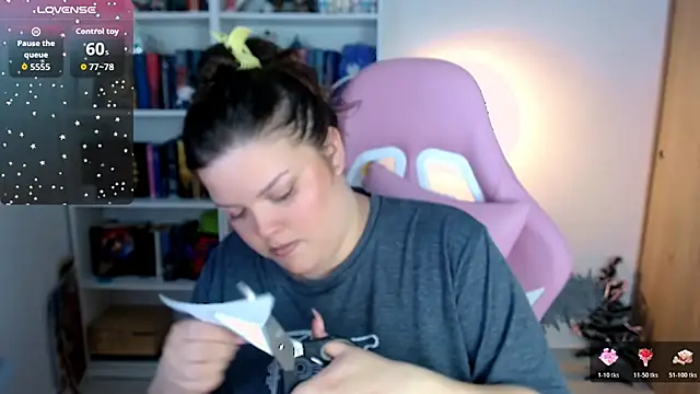 Snapshot of Gabiwaifu chatting on 12.21.25 Gabiwaifu online show from 12.21.25