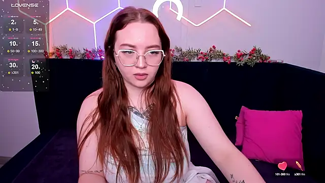 Snapshot of Emma_adorablle chatting on 12.18.24 Emma adorablle online show from 12.18.24