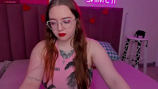 Snapshot of Emma_adorablle chatting on 02.15.25 Emma adorablle online show from 02.15.25