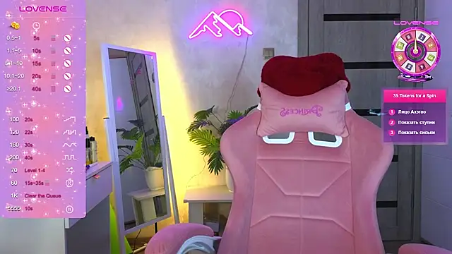 TrissMerigold9 online show from 02.15.26