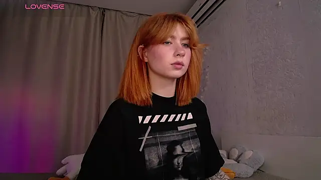 Snapshot of Evaa_Moonn_ chatting on 11.10.25 Evaa Moonn online show from 11.10.25